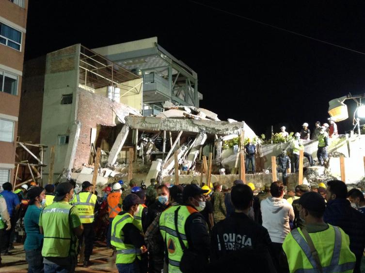 Terremoto en México: Frida, la nena por la que reza el mundo