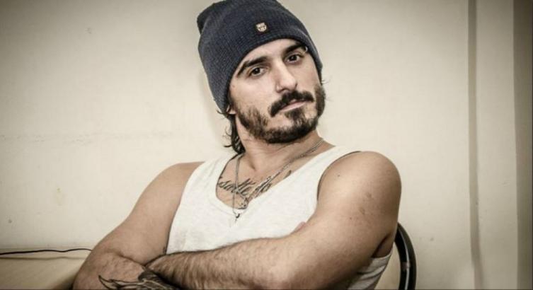 EL DESCARGO DEL CANTANTE DE 