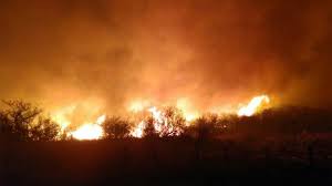 Córdoba: Se reavivan incendios forestales en Cosquín por la rotación del viento