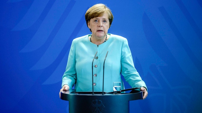 Merkel pone en duda que Schulz pueda cumplir sus promesas electorales