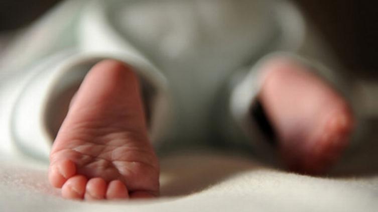 Una abuela vendió a sus bebé por 30 mil pesos