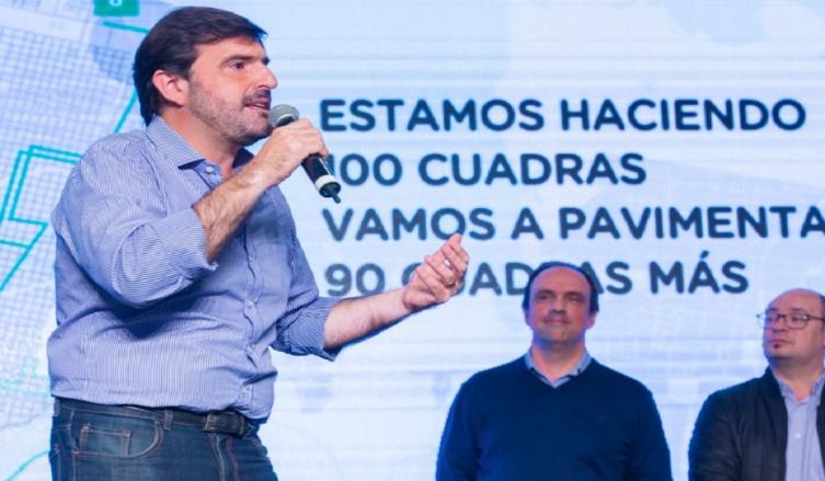 “Vamos a pavimentar todas las calles por donde circulan los colectivos”