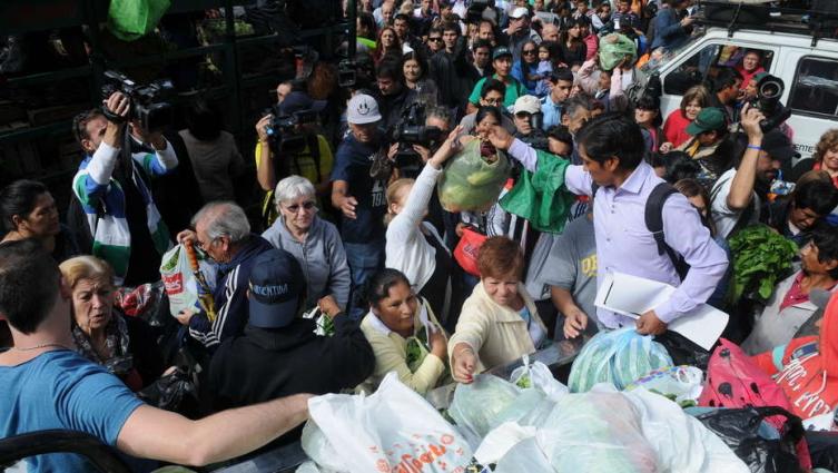 Plaza de Mayo: Pequeños productores venderán verdura a precio 