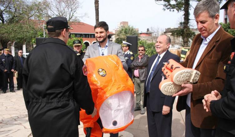  Entregaron nuevo equipamiento para los Bomberos Zapadores