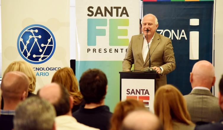 Lifschitz presentó el proyecto de una innovadora escuela tecnológica 