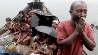 Bangladesh : 10 niños y dos adultos rohinyás murieron al naufragar un bote