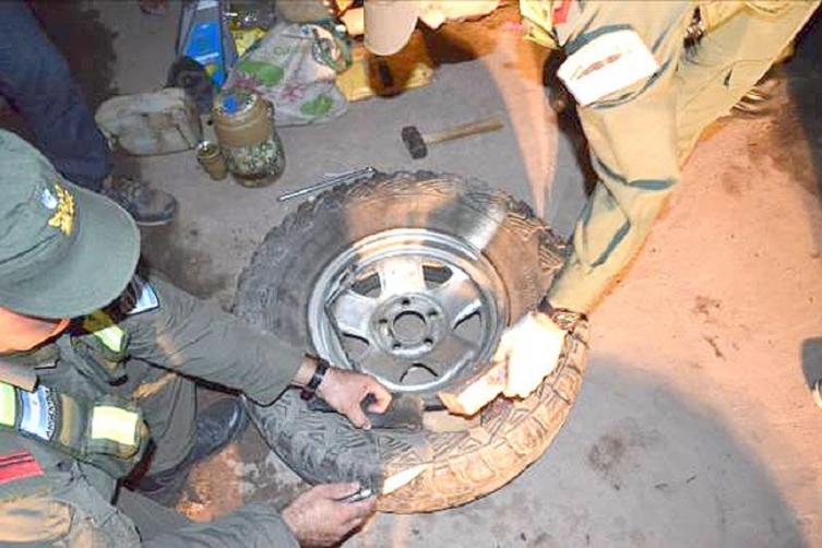 Una banda transportaba droga en ruedas de auxilio