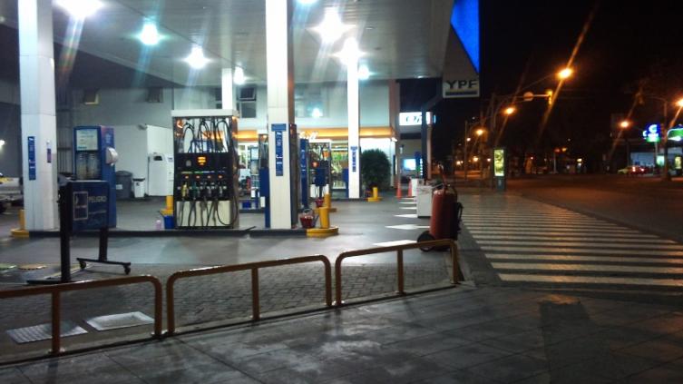 Estaciones de servicio analizan no operar de noche