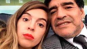 DIEGO MARADONA ANUNCIÓ QUE SE CASA DALMA