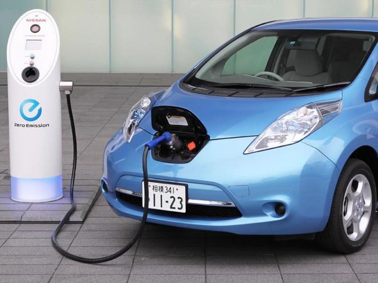 Santa Fe pica en punta con los autos eléctricos