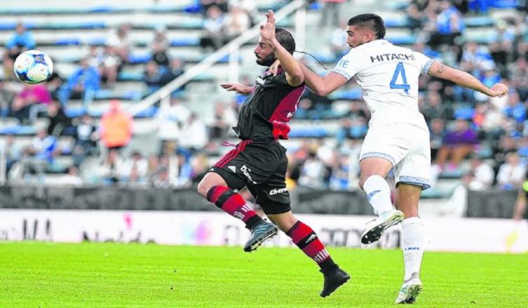 DELANTEROS TIENE, EL TEMA EN EL NEWELLS DE LLOP ES CÓMO ATACAR