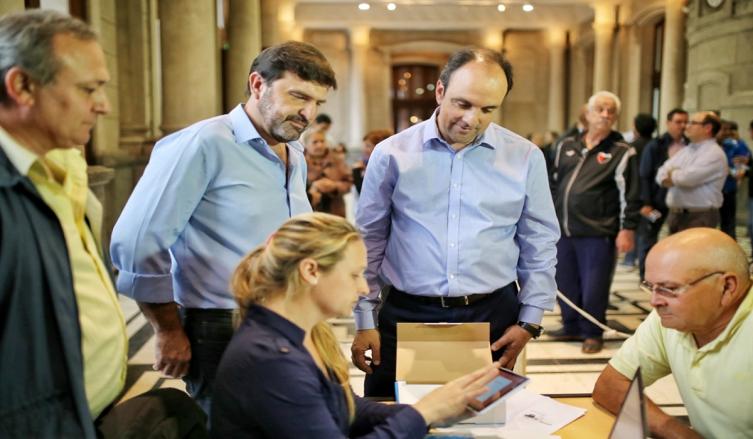 Comenzó la entrega de tablets a adultos mayores
