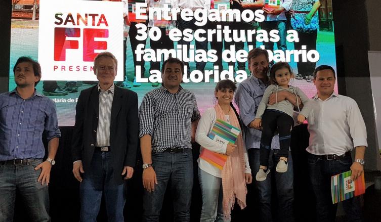 La provincia entregó 30 escrituras a familias del barrio La Florida  