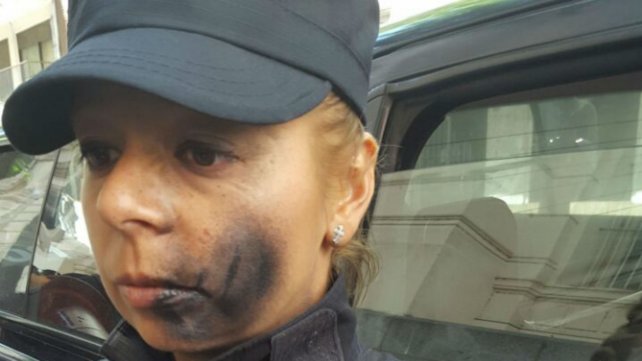 Pintaron con aerosol a una policía en la morgue porteña