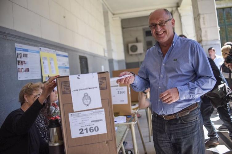 Cantard votó con 