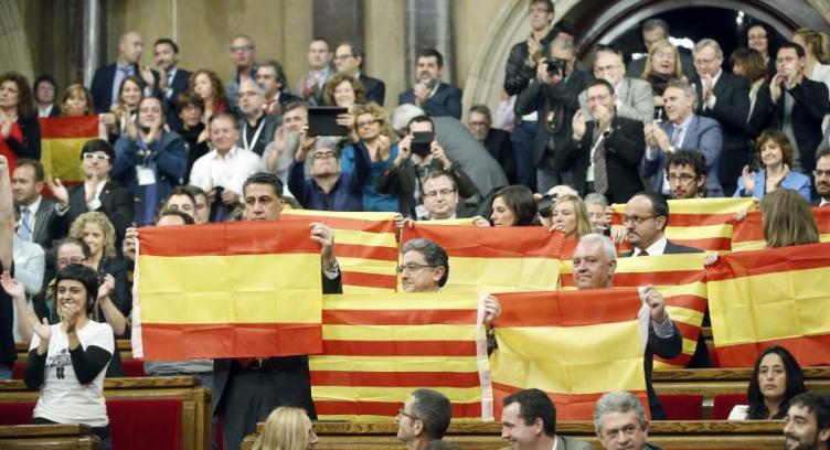 El Parlamento de Cataluña declaró su independencia por amplia mayoría