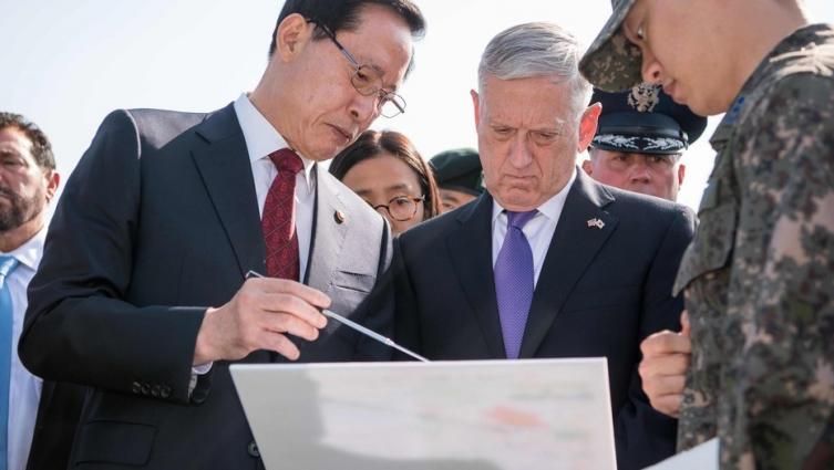 El jefe del Pentágono busca bajar la tensión con Corea del Norte