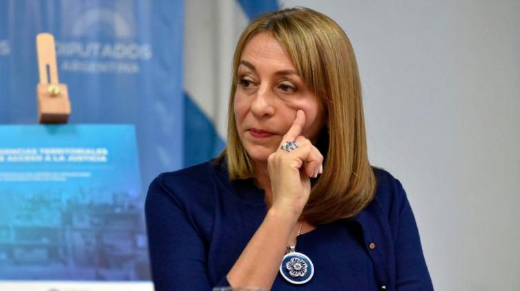 Renunció Gils Carbó