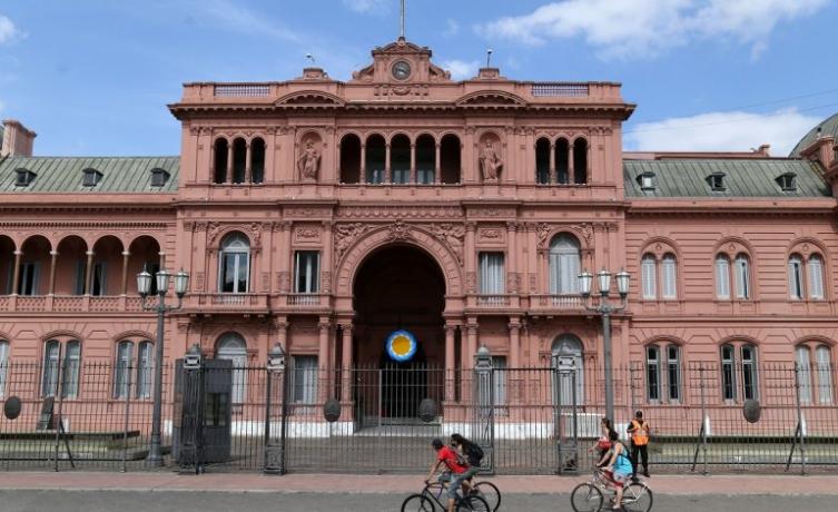Evacúan la Casa Rosada por una amenaza de bomba