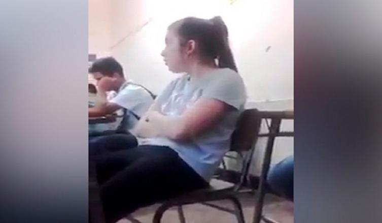 Una alumna rafaelina insultó a una profesora porque fue encontrada con su celular