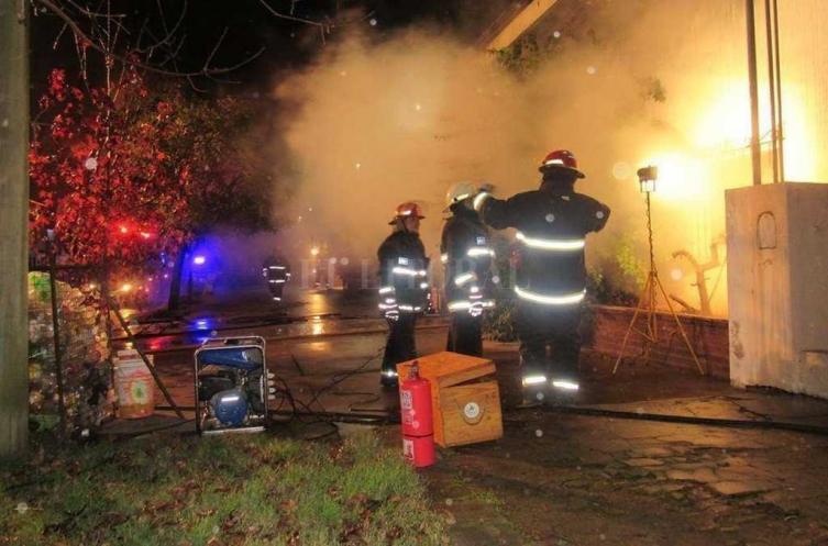 Investigan un incendio en un galpón 