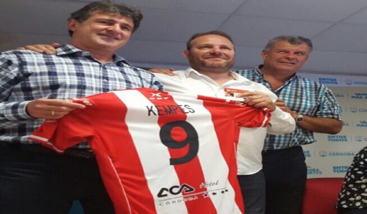 EL MATADOR KEMPES TUVO SU HOMENAJE EN CÓRDOBA