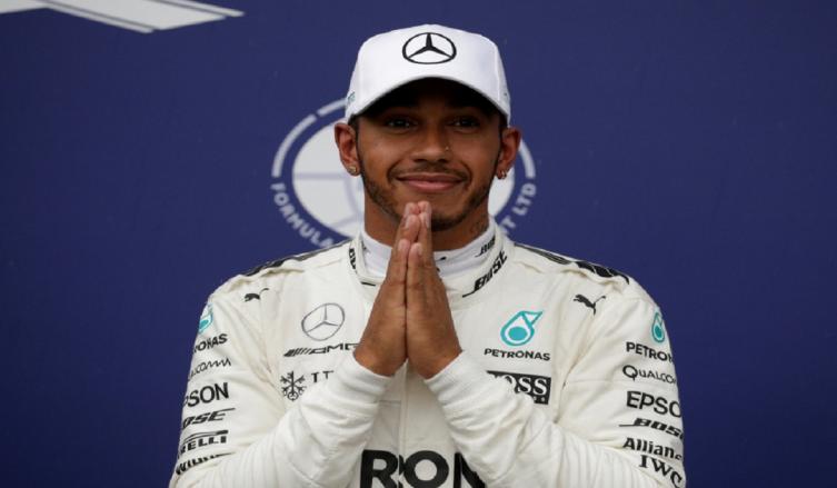 AUTO IN: LEWIS HAMILTON: 