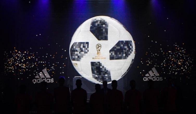 LIONEL MESSI PRESENTÓ LA TELSTAR 18: ASÍ ES LA PELOTA DEL MUNDIAL DE RUSIA