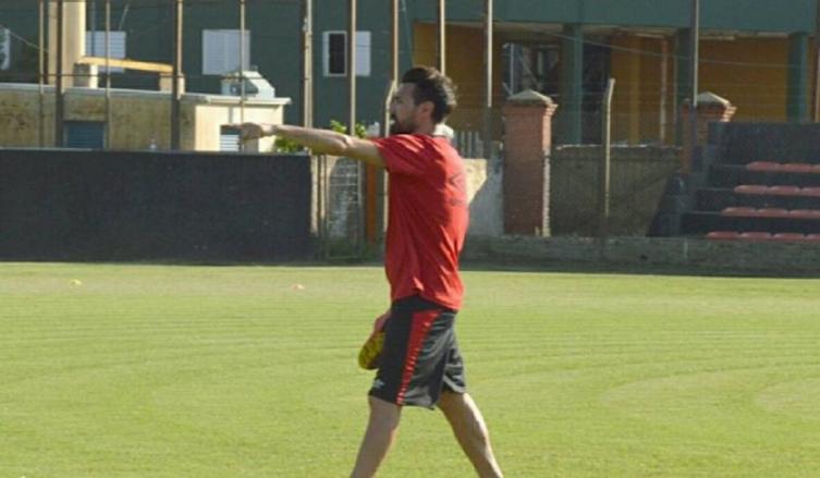 DOMÍNGUEZ ROMPIÓ CON SU HÁBITO EN UN PÁRATE DE TORNEO