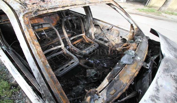 Hubo un detenido por quemar un auto en Santo Tomé
