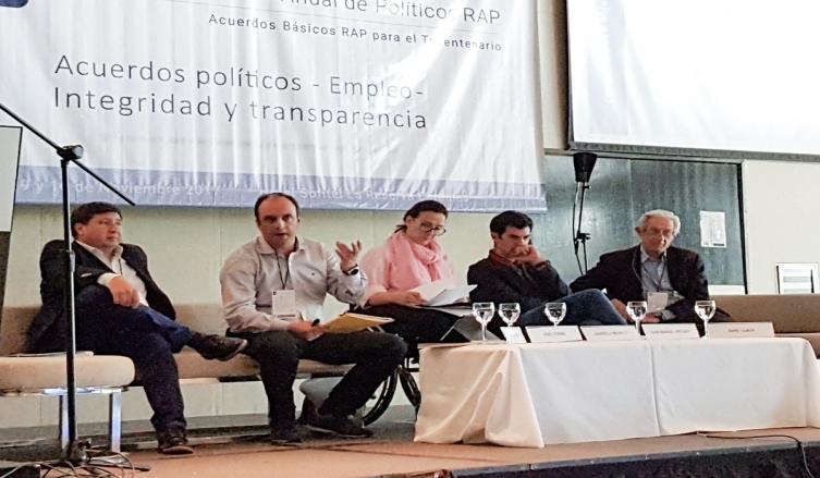 Expuso sobre estrategias para el desarrollo sustentable e inclusivo de Argentina
