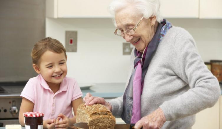 ¿Por qué este domingo se celebra el Día de la Abuela?