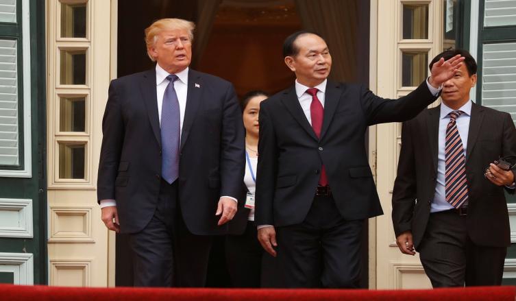 Trump llega a Manila para asistir a la Cumbre de la Asean