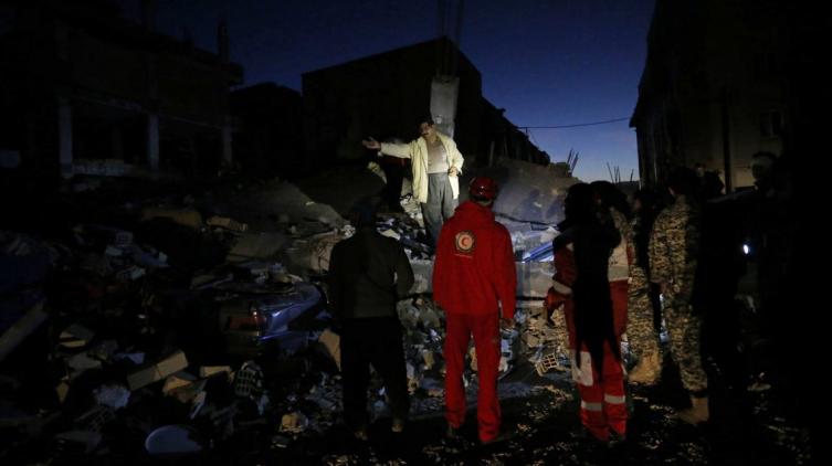 Al menos 328 muertos por un terremoto de 7,3 en Irán
