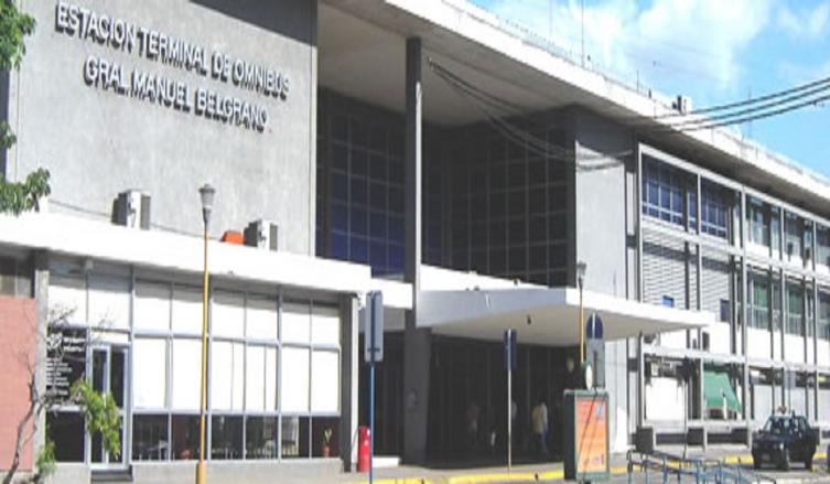 La sede de una empresa de transporte por arrojo de residuos en la vía pública