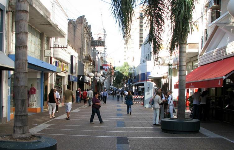 ¿Salís de compras por el feriado? Conoce la actividad de los comercios