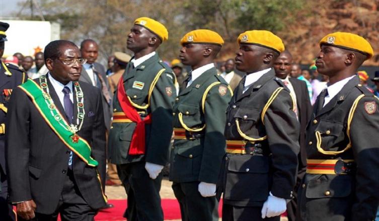 Zimbabwe espera noticias sobre el futuro de Mugabe tras la intervención militar