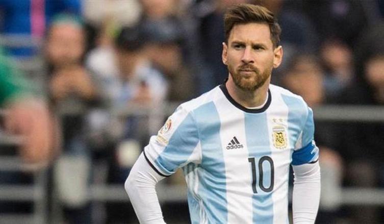 Burzaco dijo que Torneos pagó a Messi y a otras figuras de la selección 200.000 dólares para jugar amistosos