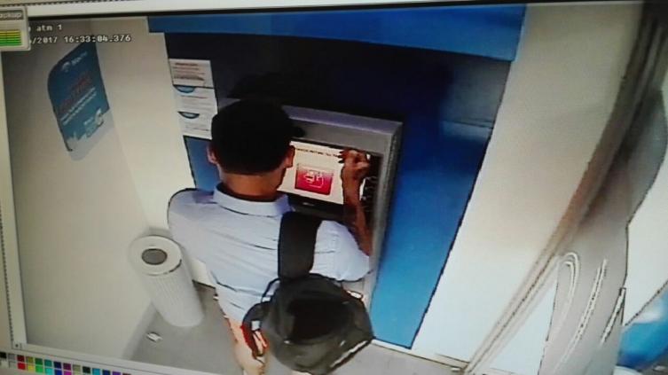 Secuestraron un dispositivo para copiar tarjetas de débito