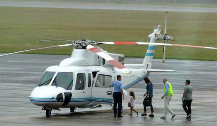 Macri y su familia debieron aterrizar de emergencia por malas condiciones climáticas