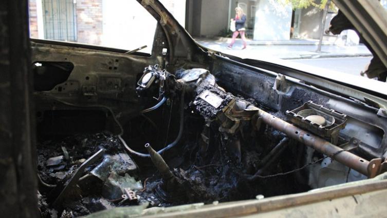 Nuevo auto quemado en la ciudad