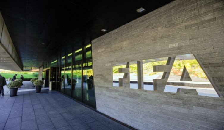 LA FIFA SUSPENDIÓ A TRES DIRIGENTES