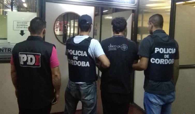 La PDI trasladó desde Córdoba a dos hombres vinculados con un robo  