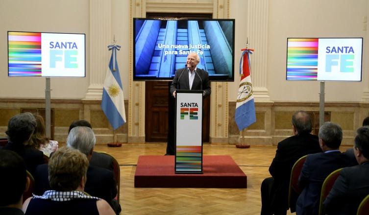   Presentó el anteproyecto de reforma al Código Procesal Laboral