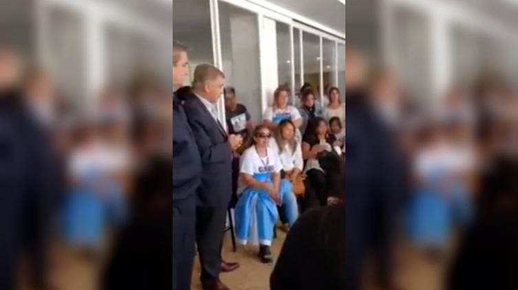 Familiares de los tripulantes del ARA San Juan increparon a Aguad