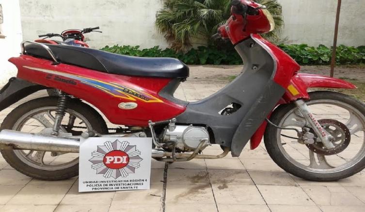 Recuperan una moto y  detienen a una mujer