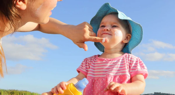 Alerta verano: tres consejos imprescindibles para proteger del sol a los más chicos
