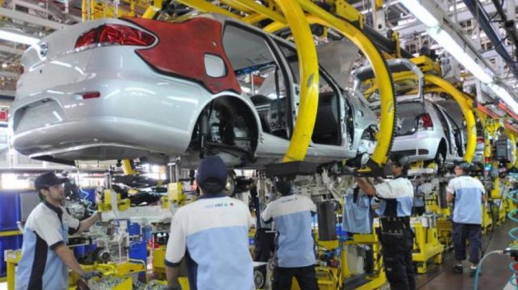 Cayó la producción de autos