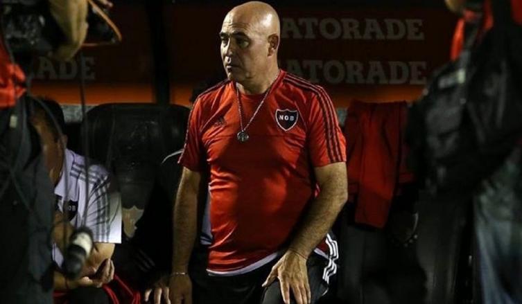 LLOP DEFINE EL REEMPLAZANTE DE PAZ, QUE YA NO JUGARÍA MÁS EN NEWELLS