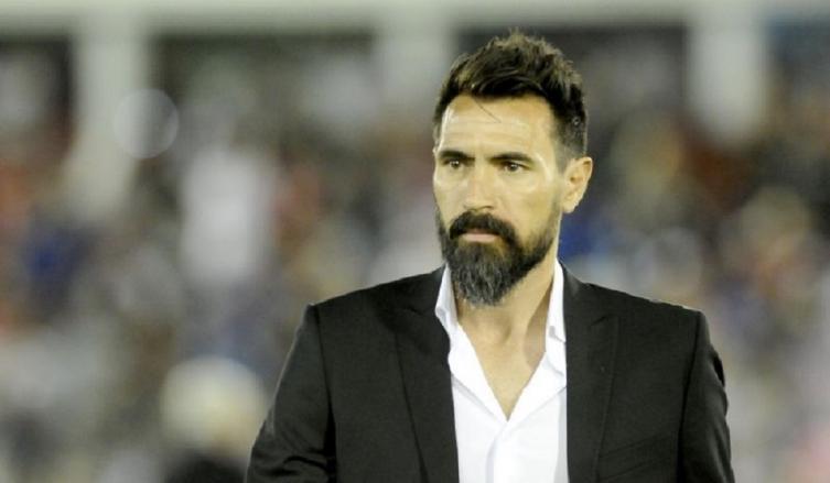 A DOMÍNGUEZ SE LE SIGUEN SUMANDO PROBLEMAS PARA ARMAR EL EQUIPO